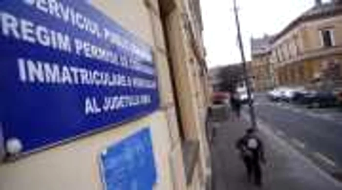 După ce îşi inmatriculează maşinile, sibienii îşi caută dreptatea în instanţă
