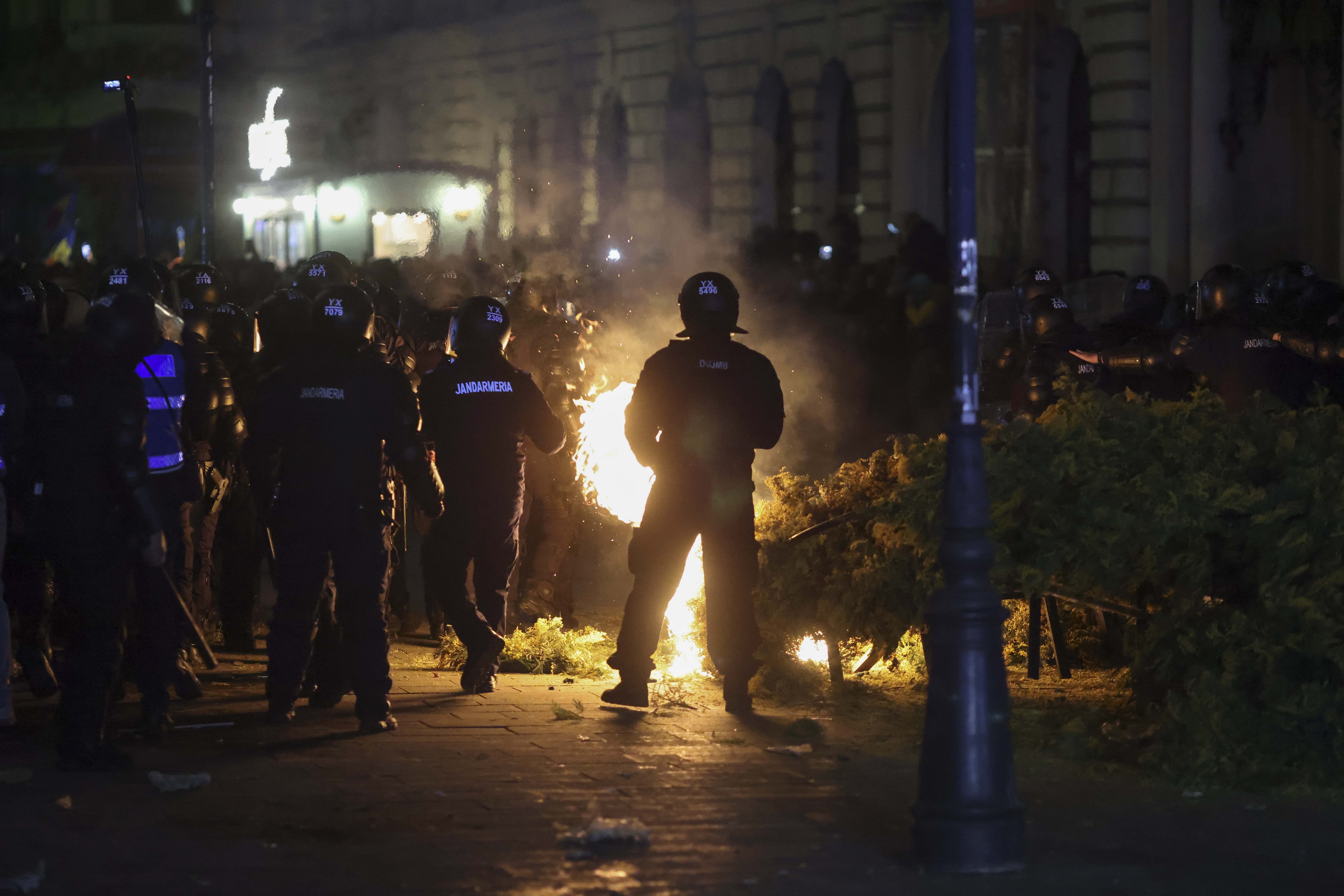 Violențe la protestul organizat fata de decizia BEC FOTO Inquam / George Călin
