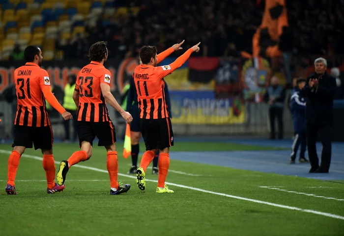 
    Mircea Lucescu îşi aplaudă jucătorii  