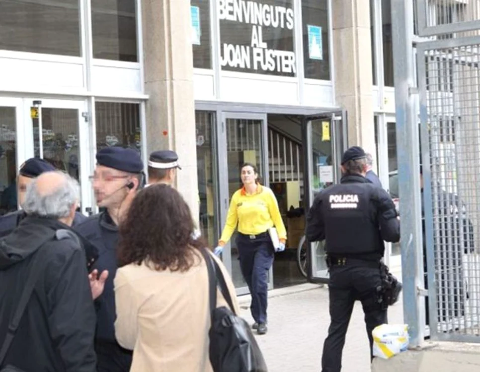 
    Un profesorde la un liceu din Spania a fost ucis cu o arbaletafoto: Independent.co.uk  