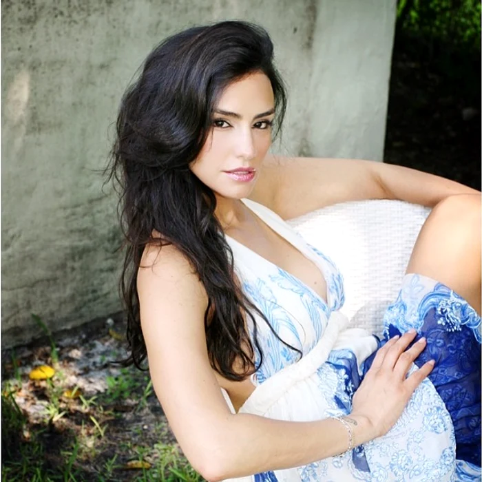 
    Consuelo locuieşte alături de cele două fetiţe pe care le are cu fotbalistul român Foto Instagram  