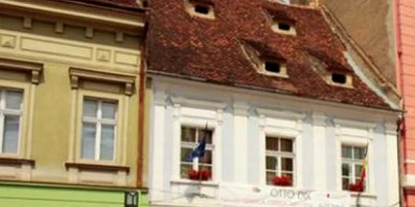 Expoziţia este găzduită de Muzeul „Casa Mureşenilor“