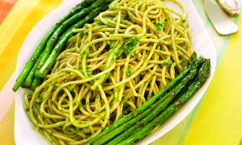 spaghete cu sparanghel si sos de pătrunjel jpeg