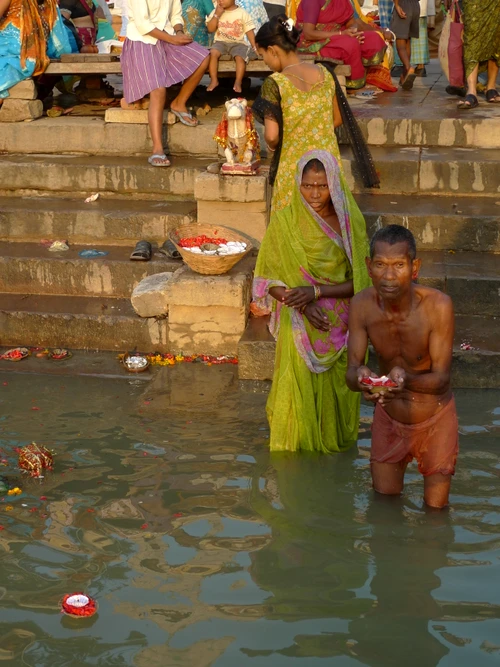 Senzaţii tari în Varanasi jpeg