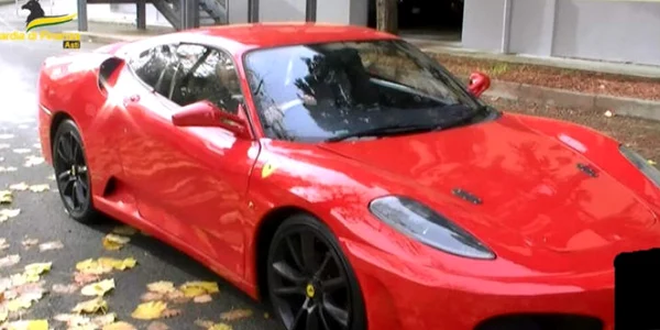Ferrari FOTO Guarda di Finanza jpg