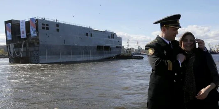 Navă militară Mistral în portul Sevastopol. FOTO: AP