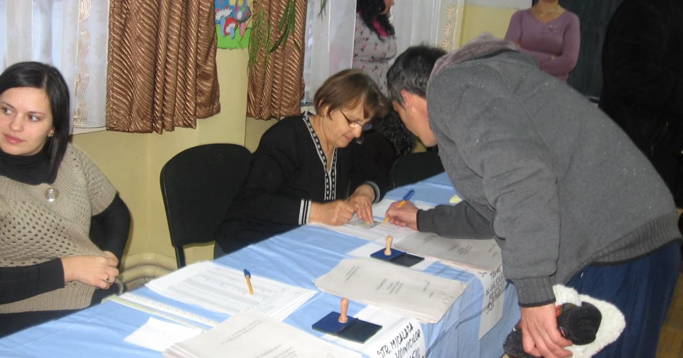 Secţiile de vot au fost deschise la ora 07.00