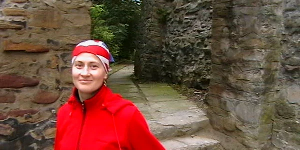 Simona, tânăra lovită de cancer