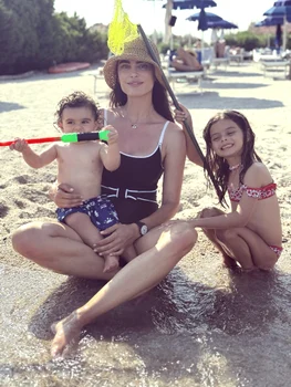 Imagine de vacanţă cu copiii lui Catrinel Menghia. FOTO: Instagram
