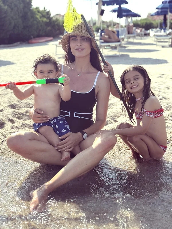 Imagine de vacanţă cu copiii lui Catrinel Menghia. FOTO: Instagram
