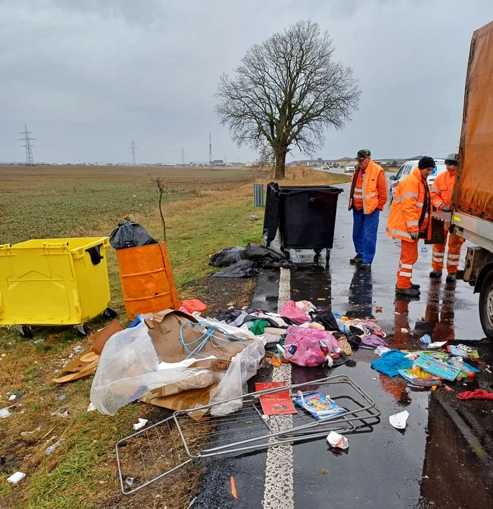 Drumarii s-au apucat să strângă gunoaiele FOTO DRDP Timișoara