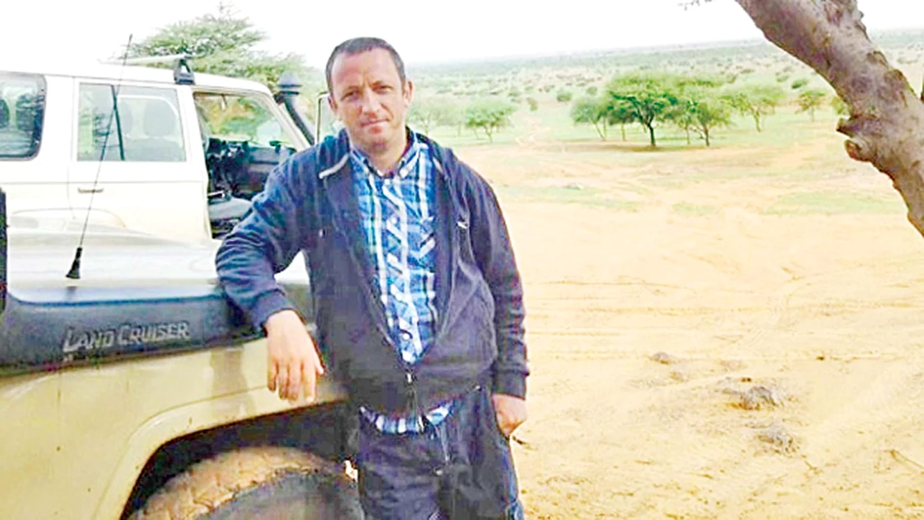 Iulian Gherguţ era angajat ca şef de pază la o mină de mangan din Tambao,  în nordul Burkina Faso, în apropiere  de frontiera cu Nigerul şi Mali