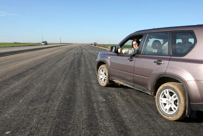 Am testat cei trei kilometri de autostradă pe care s-a turnat stratul de probă