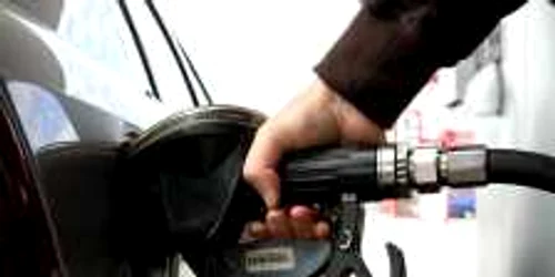 Benzina a devenit mai scumpă decât motorina