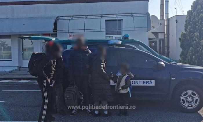 Familie din Camerun, depistată ascunsă într-un mijloc de transport FOTO Poliția de Frontieră