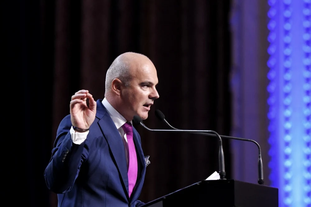 Rareș Bogdan îl critică pe Ilie Bolojan, dar nu susţine înlăturarea sa: „Noi nu o să ne dăm jos premierul”. Ce sfat are pentru şeful guvernului