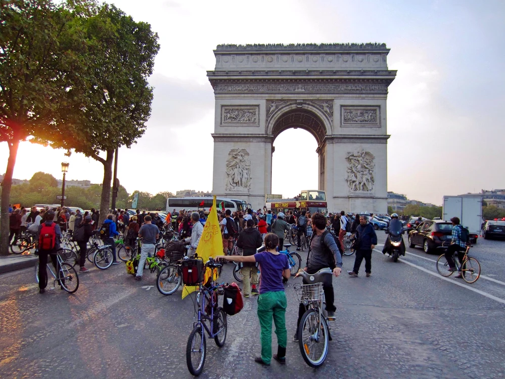 
    Pe 27 septembrie, locuitorii şi turiştii din Paris vor renunţa la maşini şi vor vizita oraşul pe bicicletă sau la pasFoto: wikipedia.org  