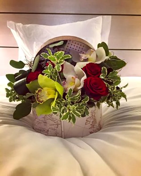 Răzvan Simion (35 de ani) i-a dăruit Lidei Buble (22 de ani) un coșuleț cu flori