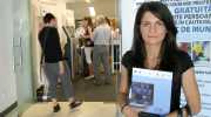 Corina Goran, studentă la Business, a fost la un târg de slujbe, chiar în ziua licenţei. Adevărul