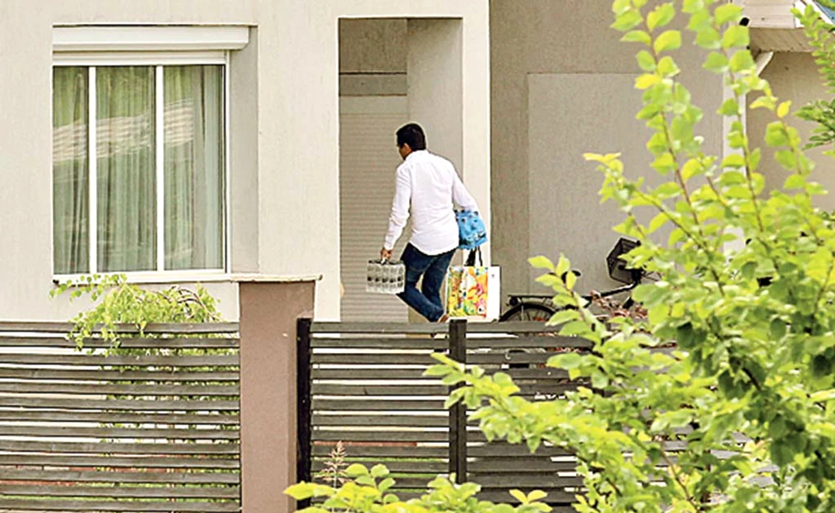 Un apropiat al familiei a făcut aprovizionarea
