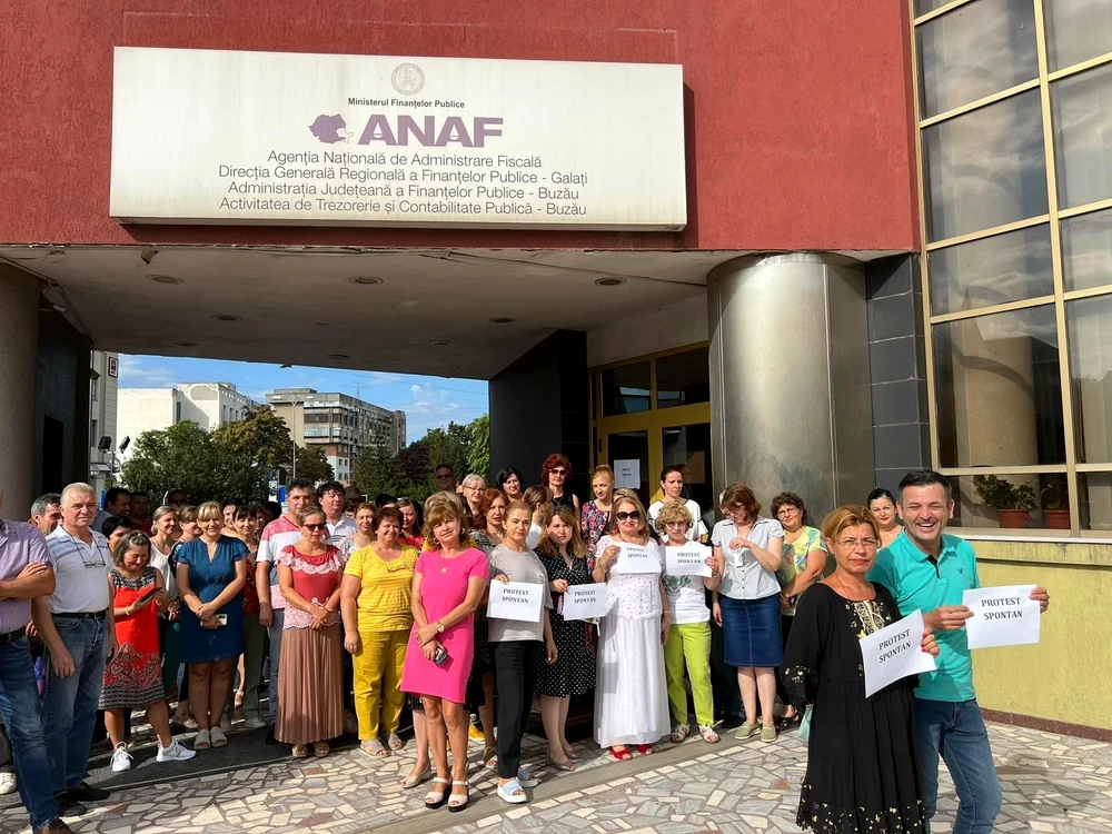 Angajații ANAF din opt județe au protestat și vineri. Foto BNS