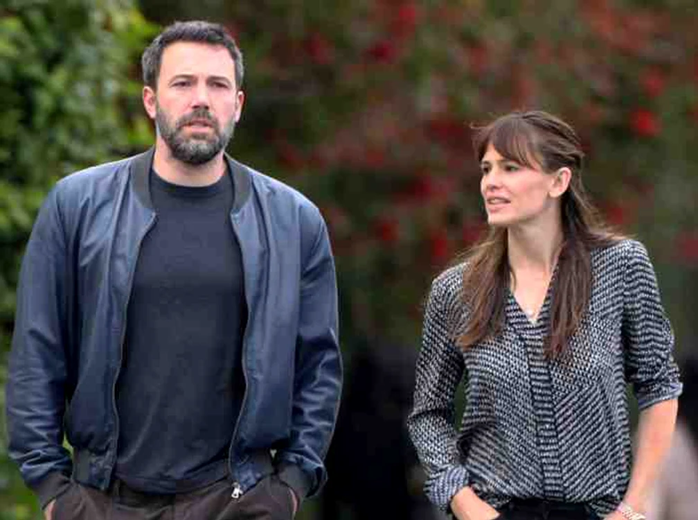 
    Ben Affleck și Jennifer Garner s-au hotărât să divorețeze și trebuie să își facă planul de împărțire a averiiFoto: Getty  