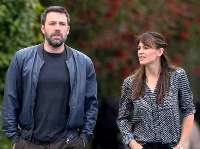 
    Ben Affleck și Jennifer Garner s-au hotărât să divorețeze și trebuie să își facă planul de împărțire a averiiFoto: Getty  