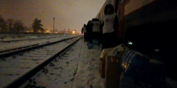 Ajutoare pentru călătorii din tren FOTO Făgăraşul Tău
