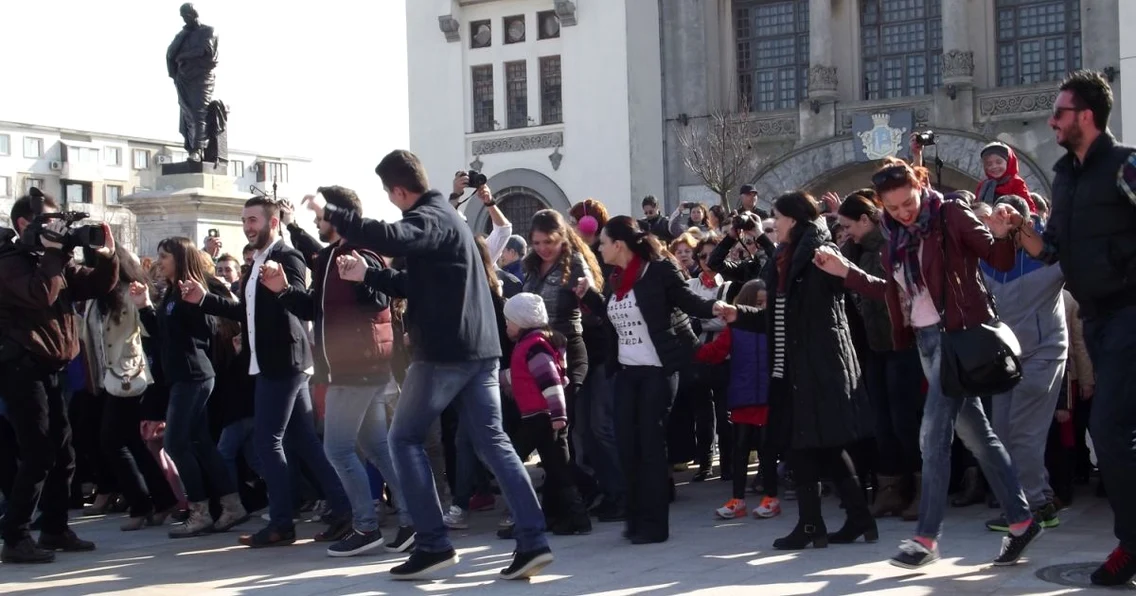 Constanţa dansează greceşte