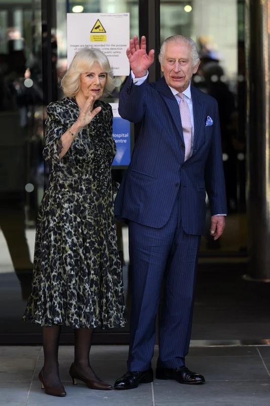Regele Charles și regina Camilla au vizitat un centru de tratare a cancerului din Londra 