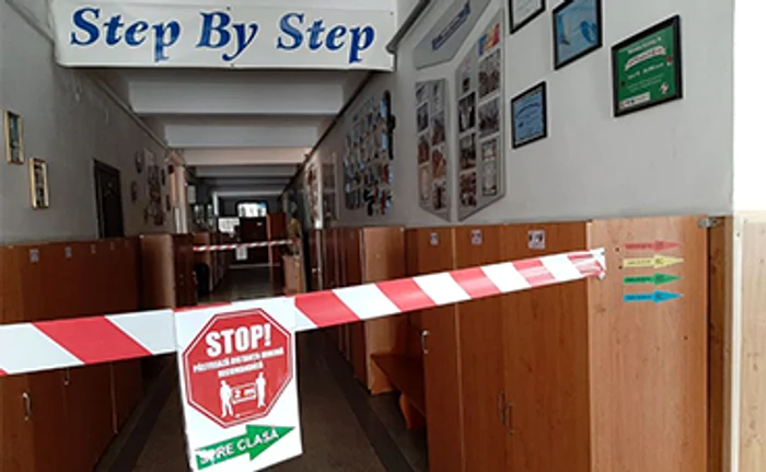 
    Sebi Alexa, un puşti de 15 ani din judeţul Botoşani, visează să ajungă medic, dar nu are calculator sau internet   