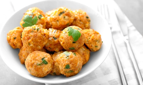 Chiftele de curcan  Sursa foto shutterstock 692062948 jpg