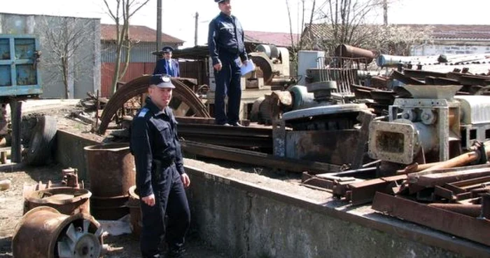 Poliţiştii au verificat sediul societăţii.