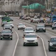 Masini faruri aprinse zi FOTO Shutterstock (2) jpg