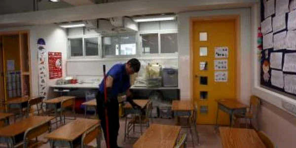 Nouă clase din şapte şcoli din România s-au închis din cauza gripei porcine