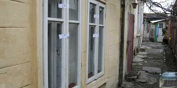 Locuinţa unde a fost găsită Felicia Chiscăneanu în stare de comă a fost sigilată de poliţişti în vederea prezervării urmelor 