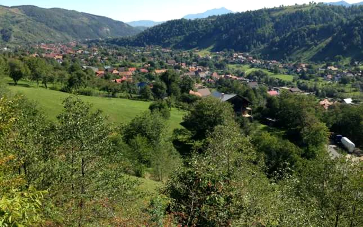 Predealul, una dintre cele mai populare staţiuni montane, este şi cel mai mic oraş din judeţul Braşov, având mai puţin de 4.500 de locuitori FOTO illes.wordpress.com