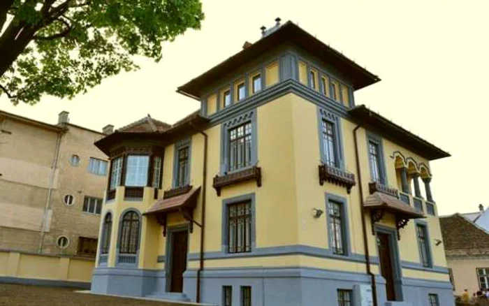 În acest imobil va funcţiona sediul junilor, dar şi un centru de informare turistică FOTO Andrei Paul