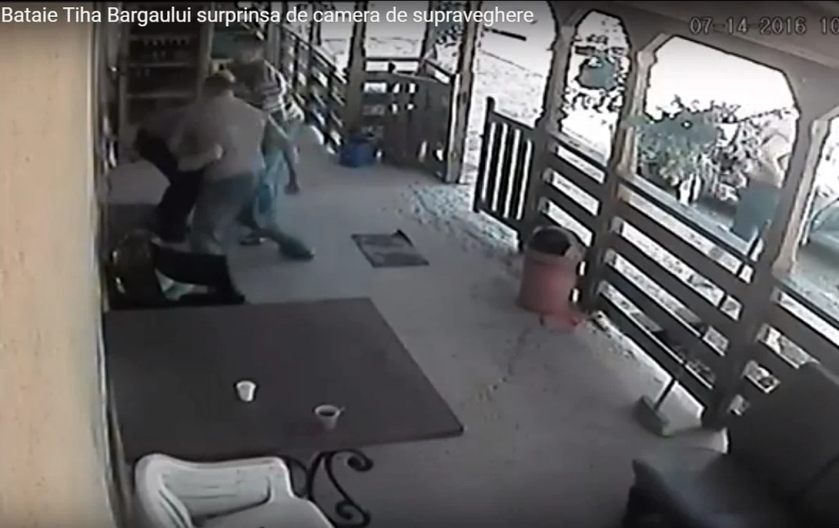 Titus Resvanţă a fost bătut cu pumnii şi picioarele de către un pădurar şi fratele său FOTO: camere supraveghere