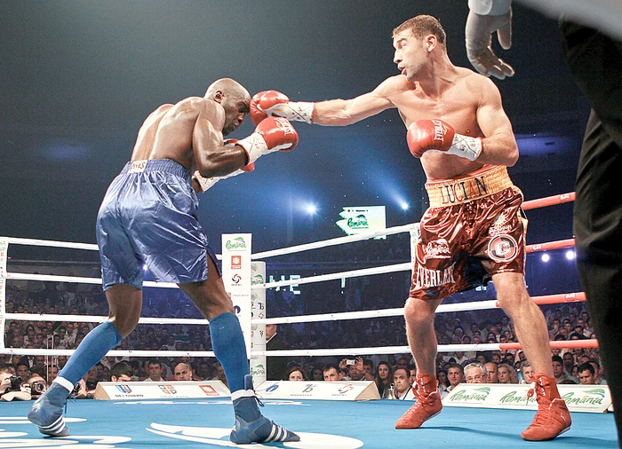 
    Bute a pierdut  trei meciuri la  profesionişti   