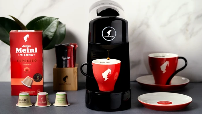 incepe ziua cu o cafea cu gust desavar it in capsulele julius meinl 100 biodegradabile i compostabile domestic compatibile nespresso29 jpg