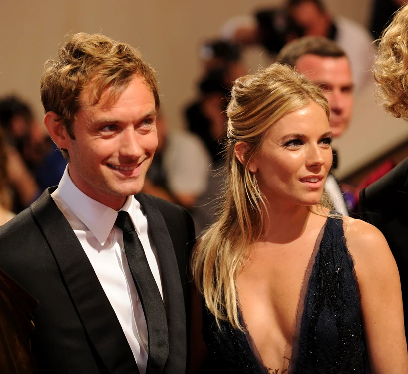 
    Jude Law și Sienna Miller au avut o relație controversată foto: Arhiva personală  