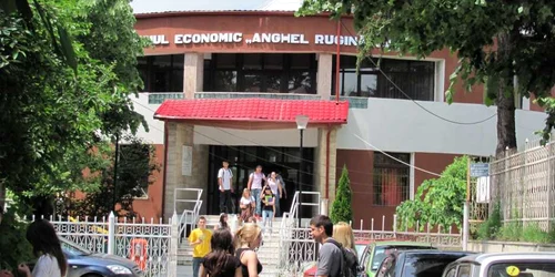 În școlile din județ au loc zilnic agresiuni între elevi