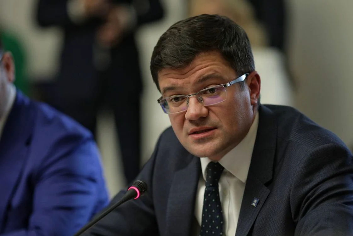 Ministrul Mediului, Costel Alexe spune că urșii ies din păduri pentru că de trei ani nu sunt hrăniți