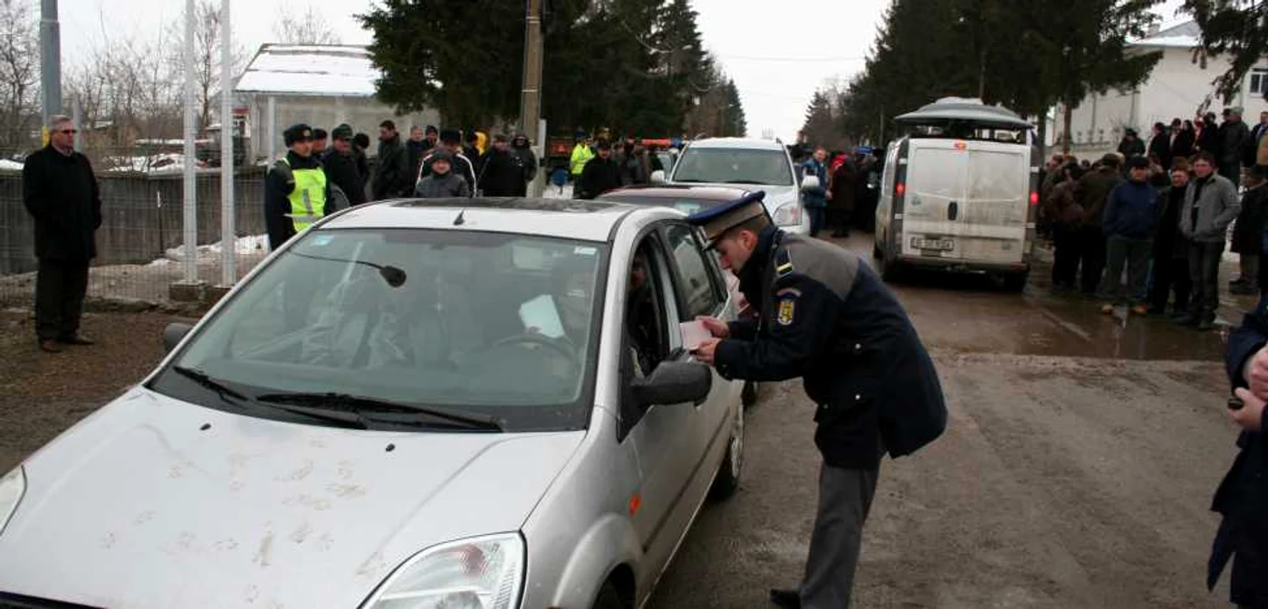 Şoferii au fost depistaţi  că circulau cu numere expirate la maşini în zona de frontieră