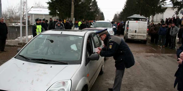 Şoferii au fost depistaţi  că circulau cu numere expirate la maşini în zona de frontieră