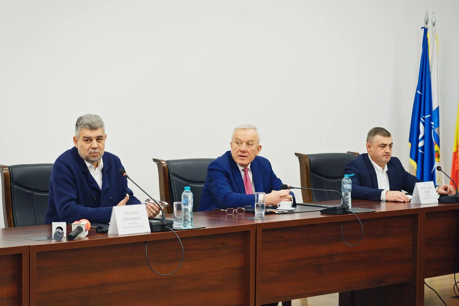 Primarul Buzăului le cere social-democraților să nu mai blocheze reformele lui Bolojan. „L-aş întreba pe Ciolacu: ai făcut sau nu 9,3% deficit? S-a aruncat cu banii şi la câini”