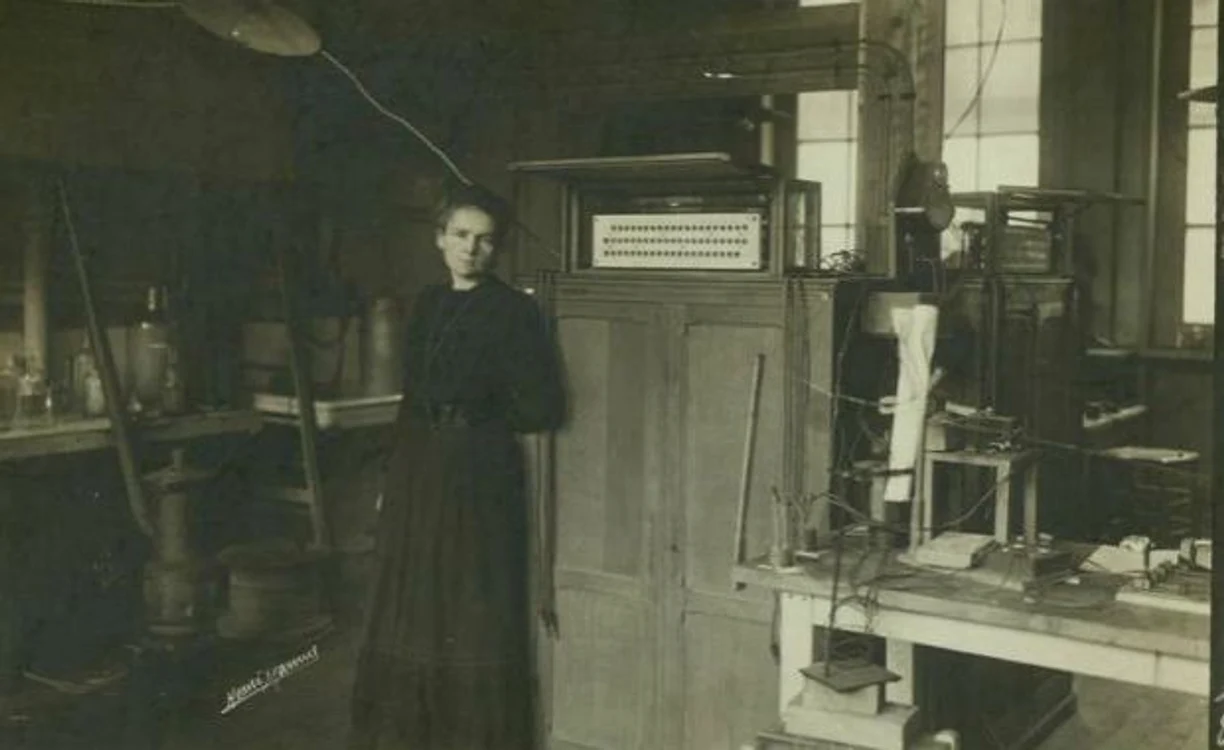 
    Marie Curie, laureată a premiului Nobel pentru Fizică  