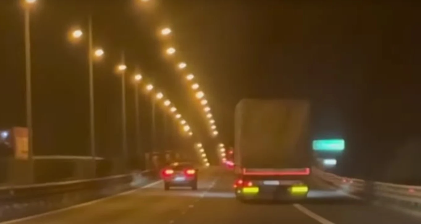 Un șofer de TIR conducea beat criță pe autostrada A1. A fost reținut după ce un alt conducător auto a anunțat poliția