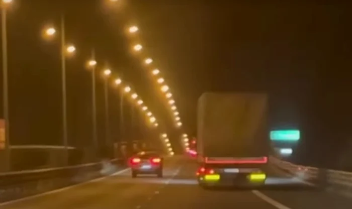 Un șofer de TIR, surprins în timp ce conducea haotic pe autostradă FOTO: Captură video
